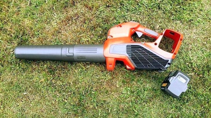 Leaf Blower Buying Guide: CFM and MPH Explained