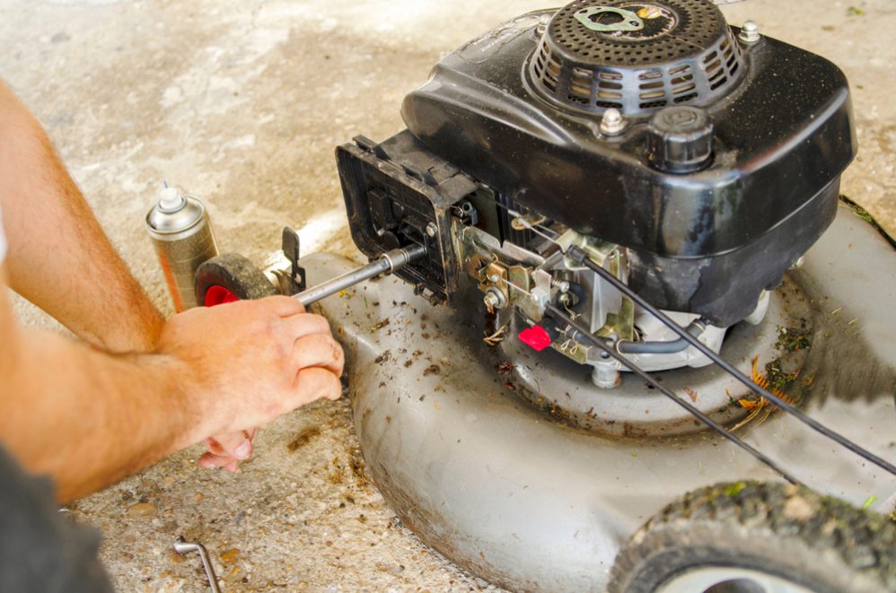 How a 2 Stroke Carburetor Works
