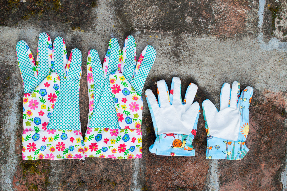 Choosing the right pair of gardening gloves