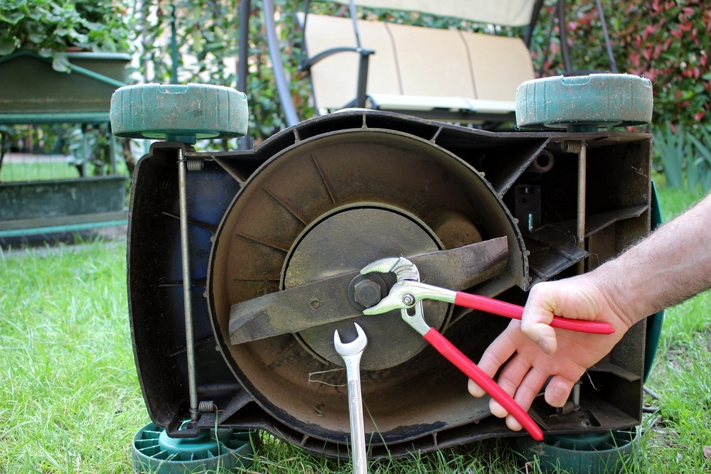 How to sharpen you mower blade
